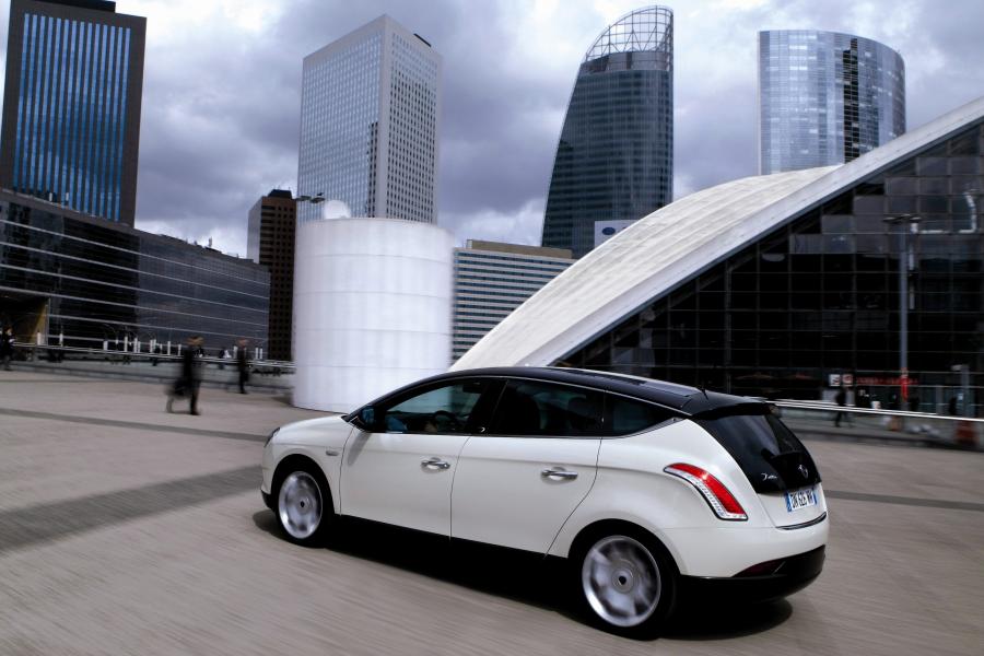  Lancia Delta 2008 года  (фото 30 из 94)